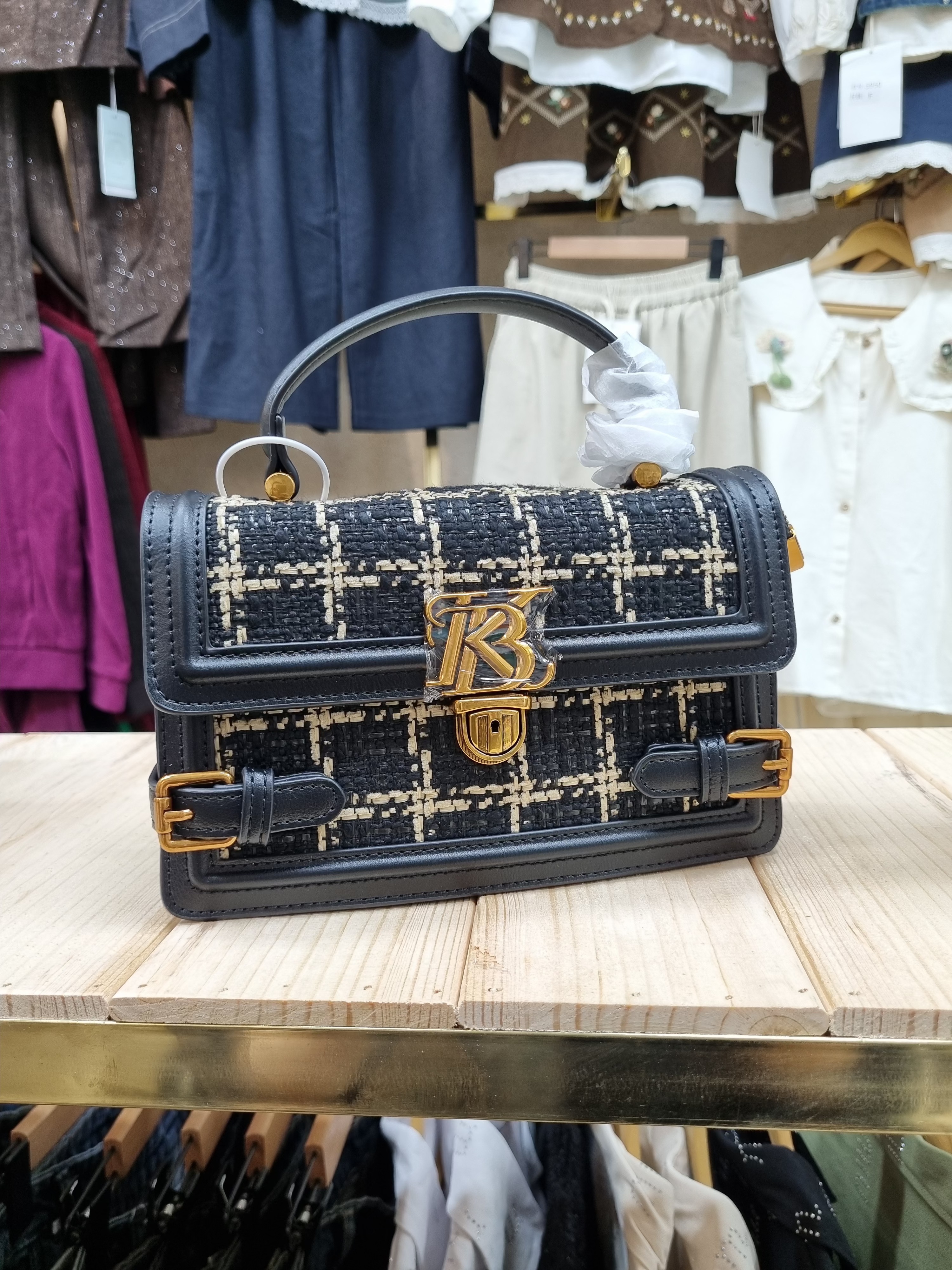 کیف زنانه برند Banevanf مدل چهارخونه با قفل طلایی